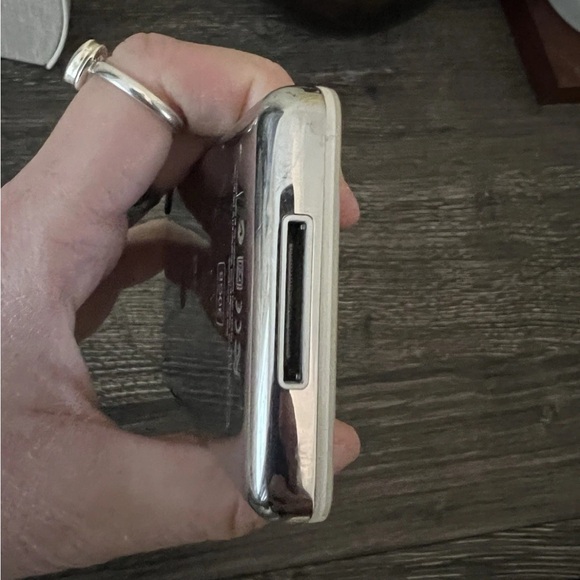 Apple iPod White Portable Media Player - Picture 3 of 4